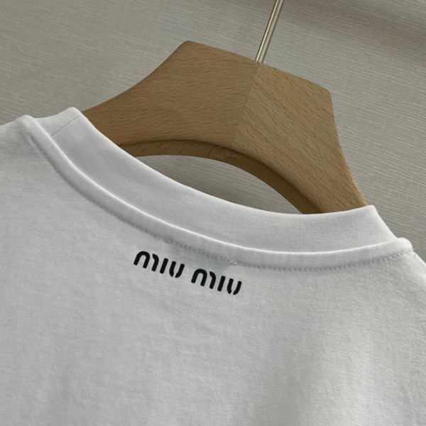 世界中で大人気♪ミュウミュウ ロゴ クリスタル キラキラ Tシャツ 半袖 偽物 myi35470